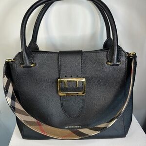 Burberry black calfskin leather purse crossbody bag